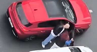 Yol verme tartışmasında kadınlar kavga etti