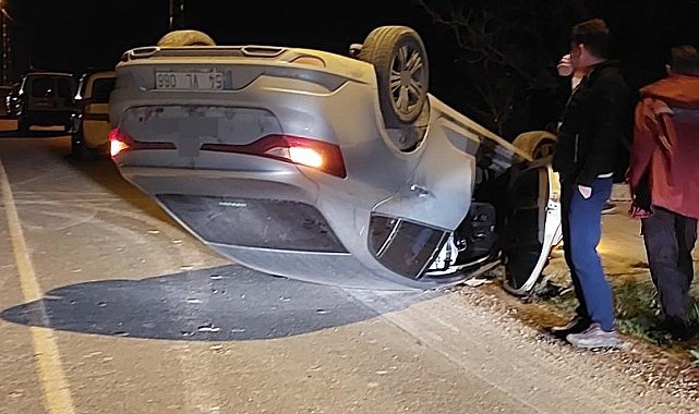 Yola dökülen kuma çarpan otomobil takla attı