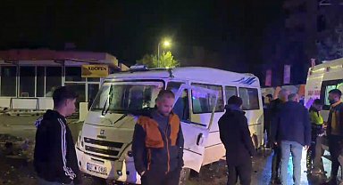 Yolcu minibüsü ile cip çarpıştı: 3 yaralı