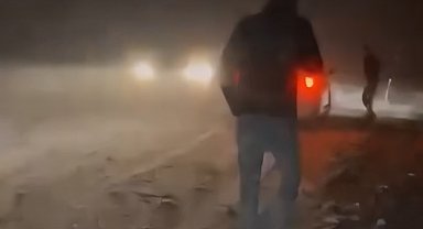Yüksekova-Şemdinli kara yolunda tipi ve fırtınada mahsur kalanları ekipler kurtardı