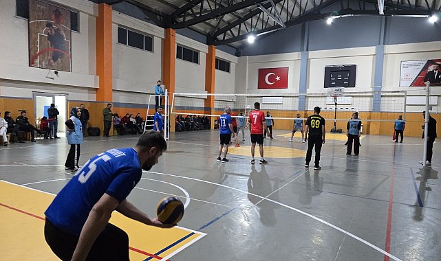 Yüksekova'da 24 kasım öğretmenler günü voleybol turnuvası başladı