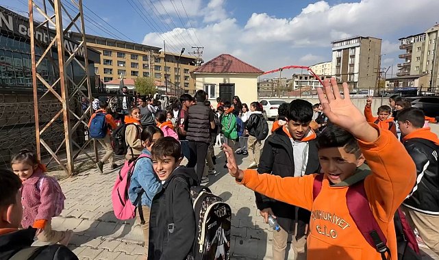 Yüksekova'da 30 bin öğrenci için 9 günlük "ara maraton" başladı