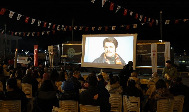 Yunusemre Belediyesinden vatandaşlara açık havada sinema keyfi