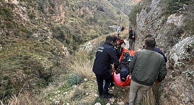 Yürüyüş esnasında kayalıklardan düşen şahıs yaralandı