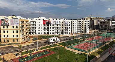 Yuvasına kavuşan depremzede vatandaş: "Evi gezdik çok güzel, hayallerimizin ötesinde"