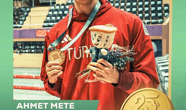 Yüzmede karışık bayrak takımları altın madalya kazandı