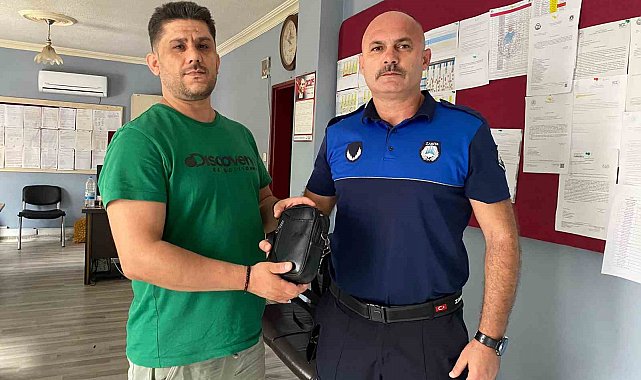 Zabıta ekiplerinin devriye atarken yerde buldukları çanta sahibine teslim edildi