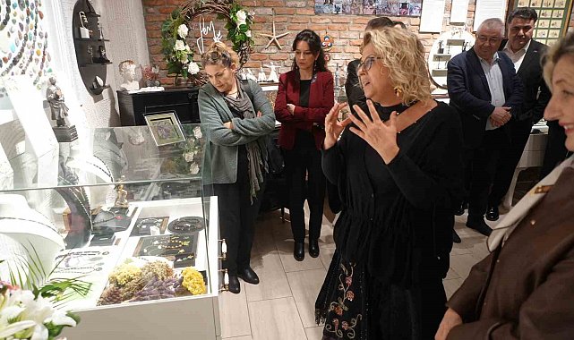 Zeytini, tasarımlarıyla mücevhere dönüştürdü