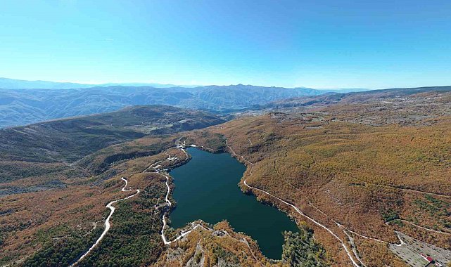 Zinav Gölü sonbahar renkleriyle mest ediyor