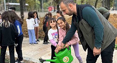 Zonguldak'ta ilkokul öğrencileri fidan dikti