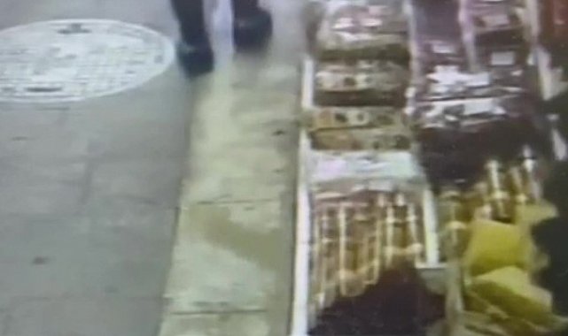 Zonguldak'ta kuruyemişçiden ceviz hırsızlığı güvenlik kamerasında