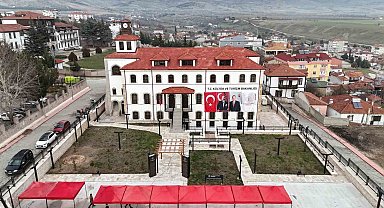 160 yıllık Kızlar Mektebi kütüphane oldu, açılışını Bakan Ersoy yaptı