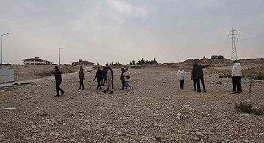 'Biz anlaşıp yapamadık ama yaparsa devletimiz yapar' diyen site sakinleri, yuvalarından geriye kalan boş arazinin rezerv alanına alınmasını istiyorlar