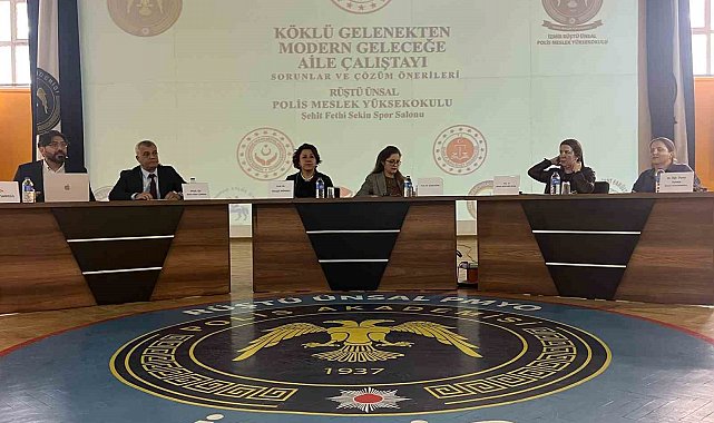 'Köklü Gelenekten Modern Geleceğe' Aile Çalıştayı İzmir'de gerçekleştirildi