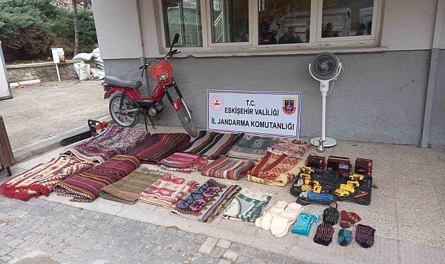 'Mezarcıyız' deyip 20 evi soyan 2 şüpheli yakalandı