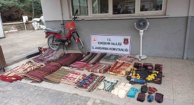 'Mezarcıyız' deyip 20 evi soyan 2 şüpheli yakalandı