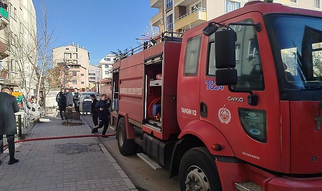 5 katlı binanın çatı katındaki yangın korkuttu