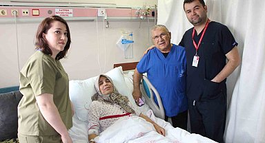 60 yaşındaki kadının şişen karnından 6 kiloluk kitle çıkarıldı