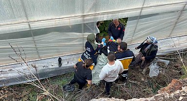 7 metrelik duvardan düşen çiftçi yaralandı