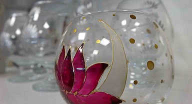 800 derece ateşle buluşan cam sanat eserine dönüşüyor