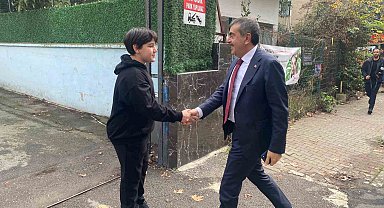 8'inci sınıf öğrencisinin davetine Bakan Tekin'den sürpriz ziyaret