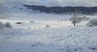 Abant ve çevresindeki yaylalar beyaza büründü