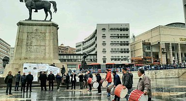 Abdallar Domlar Birliği Federasyonu, kuruluş ve tanıtım programı öncesinde davul ve zurna eşliğinde seslerini duyurmaya çalıştı