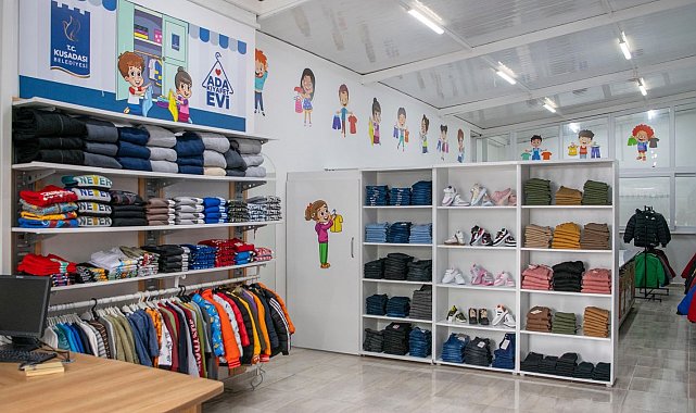 Ada Kıyafet Evi Kuşadası'nda dayanışmanın örneği oluyor