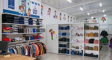 Ada Kıyafet Evi Kuşadası'nda dayanışmanın örneği oluyor