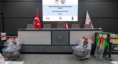 Adana'da 16'sı kadın 32 çiftçiye makine desteği