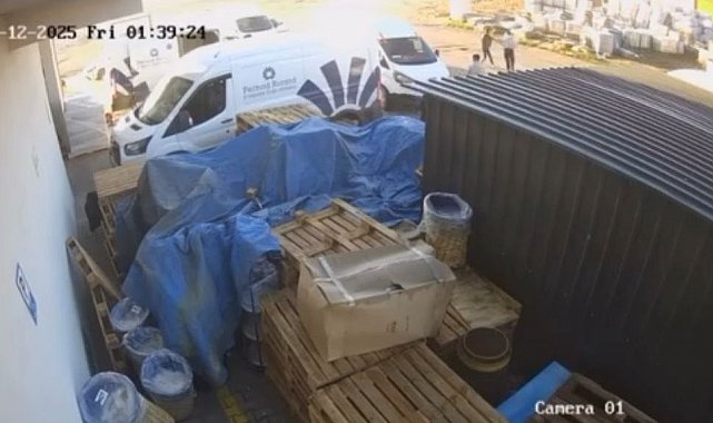 Adana'da bir kişinin bıçaklanarak öldürüldüğü olayın kamera kayıtları ortaya çıktı