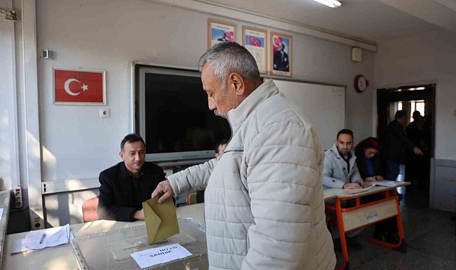 Adana'da bir mahallede seçim heyecanı