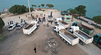 Adana'da yıkım gerginliği bitti: Kepçeler yıkıma başladı