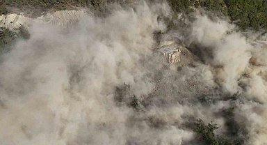 Adana'da yol yapım mücadelesi, patlama anı film sahnesini aratmadı