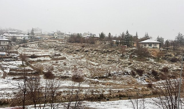 Adana'nın yüksek kesimlerine kar yağdı