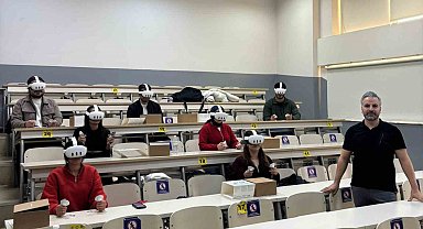 ADÜ'de öğrenciler dersleri sanal gerçeklik destekli işliyor