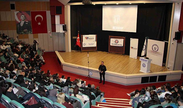 ADÜ'de "Diksiyon ve Topluluk Önünde Konuşma Sanatı" etkinliği gerçekleşti