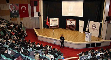 ADÜ'de "Diksiyon ve Topluluk Önünde Konuşma Sanatı" etkinliği gerçekleşti
