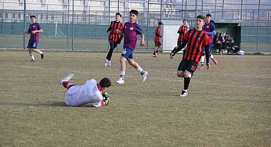 Afyon'da Gelişim Ligi maçına verilen saha tepkilere neden oldu
