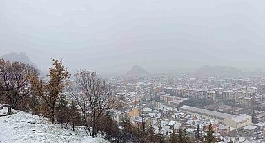 Afyonkarahisar'da kar yağışı etkili oldu