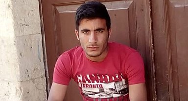 Ağabeyi geri manevra yaparken kamyonun altında kalan genç hayatını kaybetti