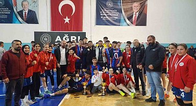 Ağrı Spor Lisesi hentbolda Türkiye yarı finallerine yükseldi