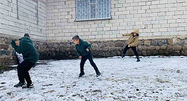 Ağrı'da çocuklar karın tadını çıkardı