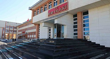 Ağrı'da yoğun kar ve buzlanma nedeniyle eğitime 1 gün ara