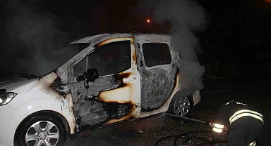 Ailesine kızıp aracını yaktı