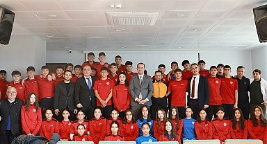 Akçaabat Belediye Başkanı Ekim, İbrahim Erdemoğlu Spor Lisesi öğrencileriyle buluştu