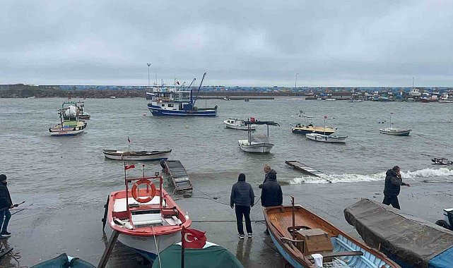 Akçakoca'da fırtına etkili oluyor