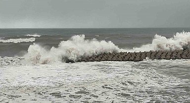 Akçakoca'yı fırtına vurdu