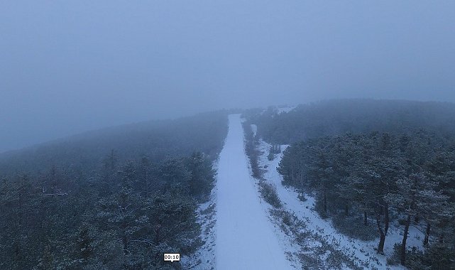 Akdağmadeni beyaza büründü, belediye ekipleri tedbirlerini aldı