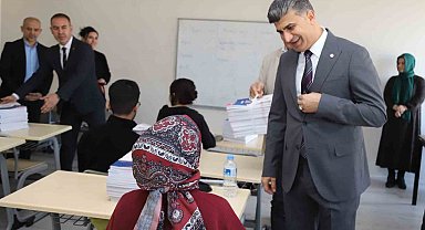 Akdeniz Belediyesinden gençlere kaynak kitap desteği